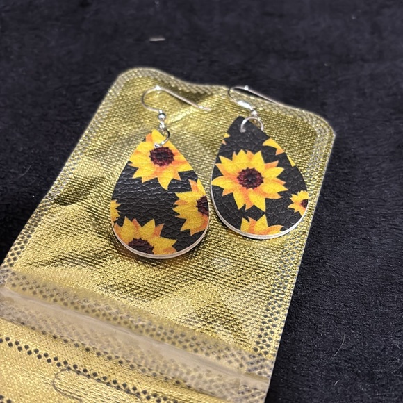 Sunflower earrings | Sunflowers | Lightweight Foam Earrings | sunflowers - Picture 1 of 6